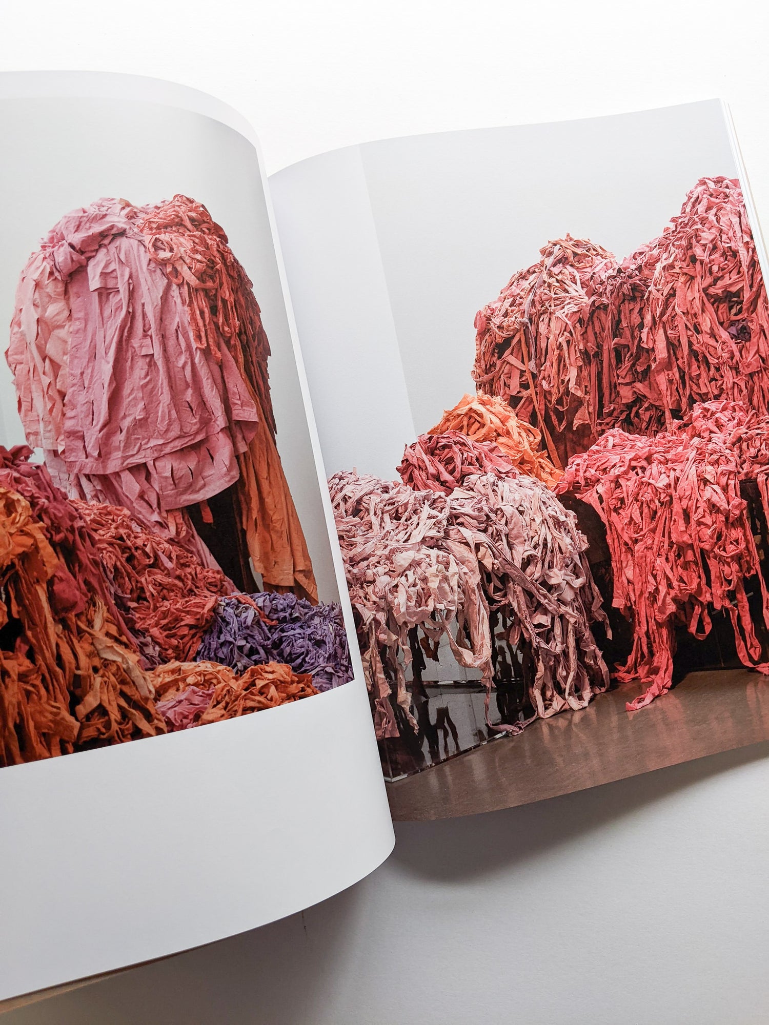 OFF GRID / Sheila Hicks