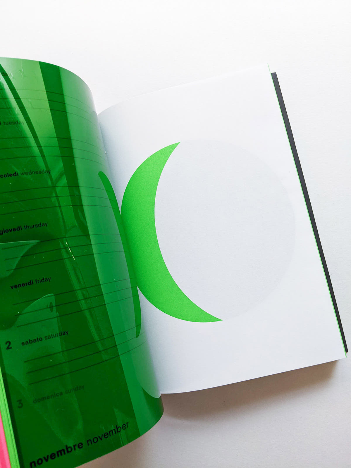 FUTURISMOON AGENDA 2023 - OFFICIAL DAILY PLANNER [LIMITED & COLLECTORS' EDITION]