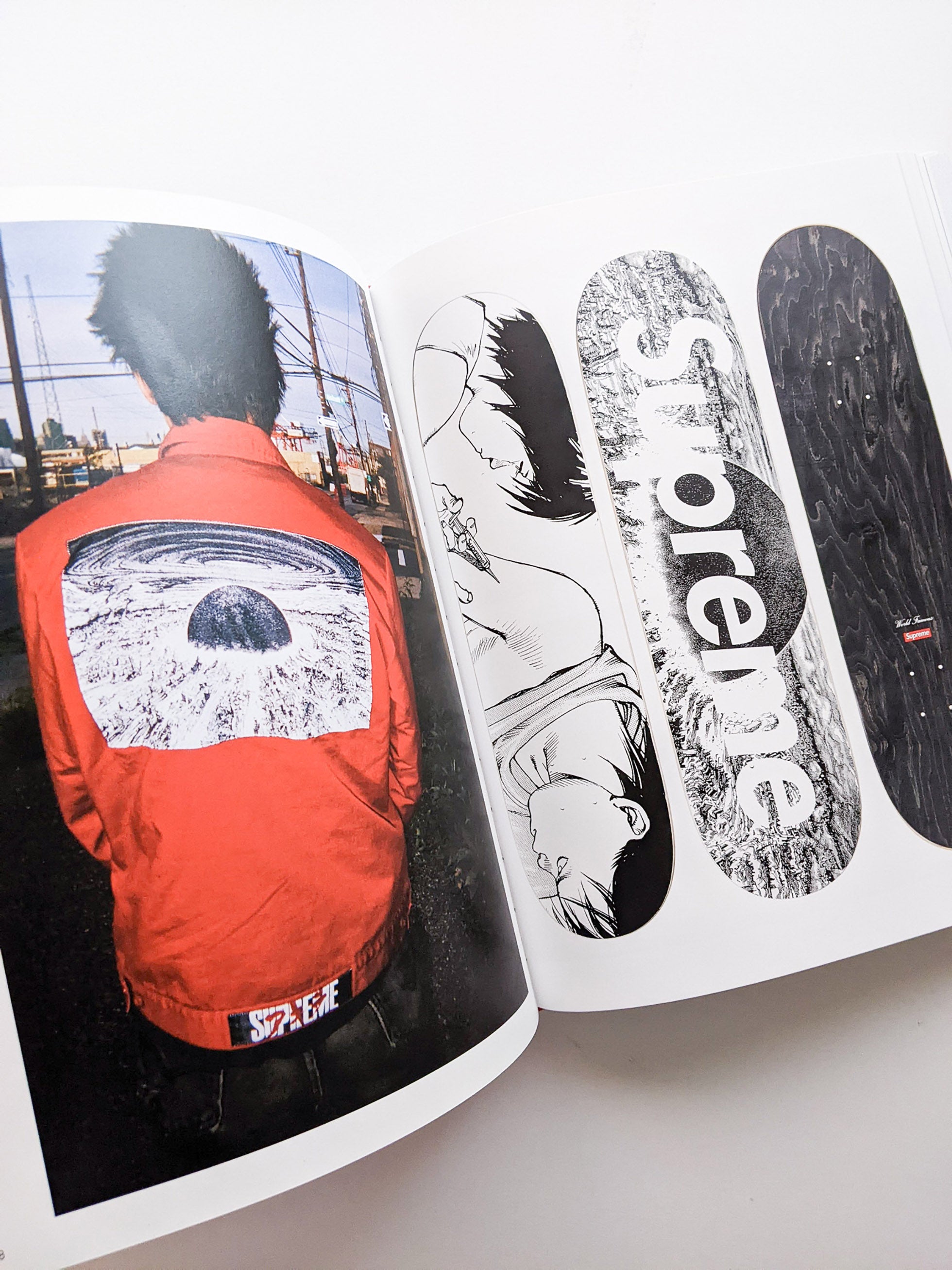 Supreme - 本屋青旗 Ao-Hata Bookstore