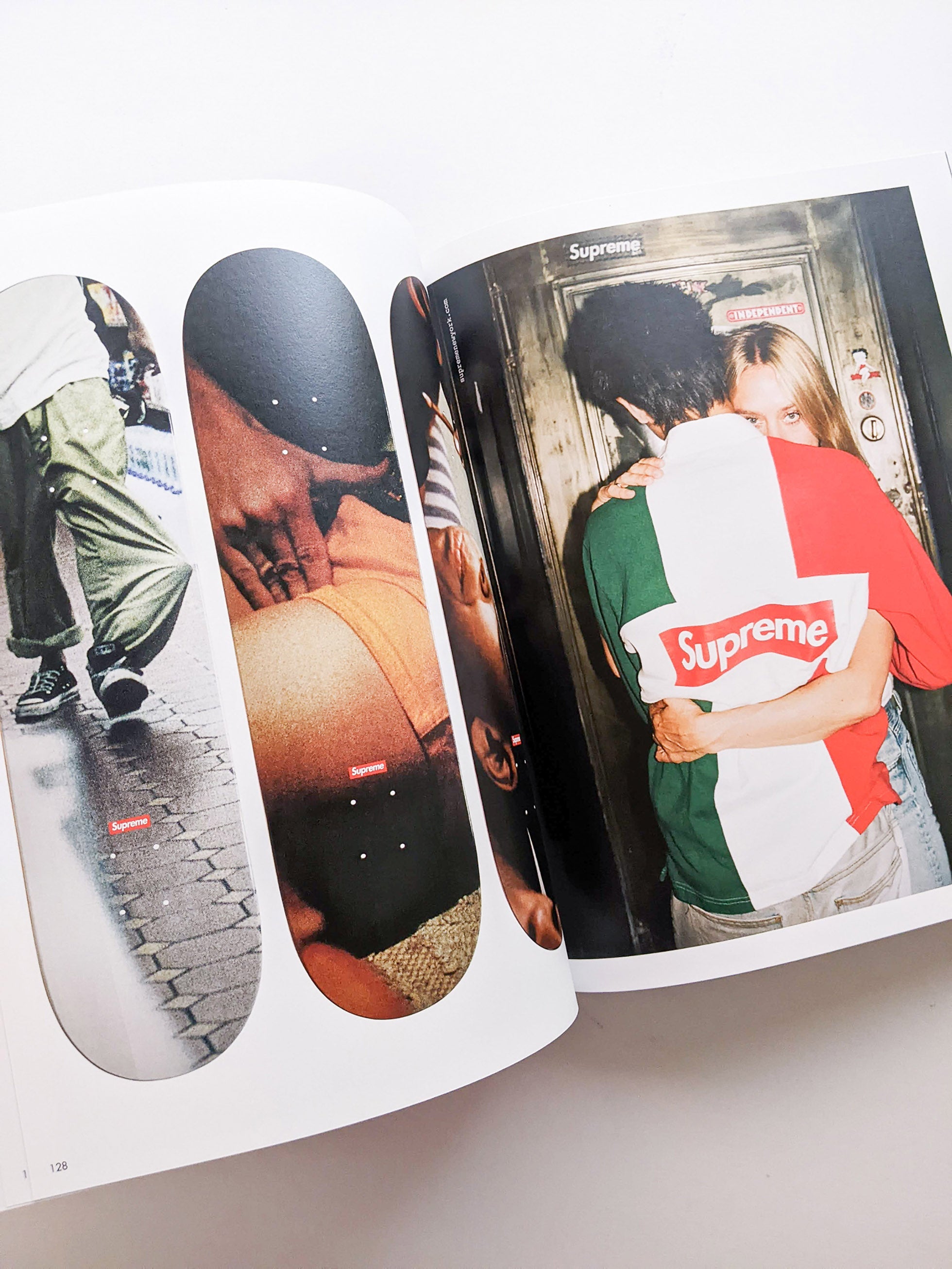 Supreme - 本屋青旗 Ao-Hata Bookstore