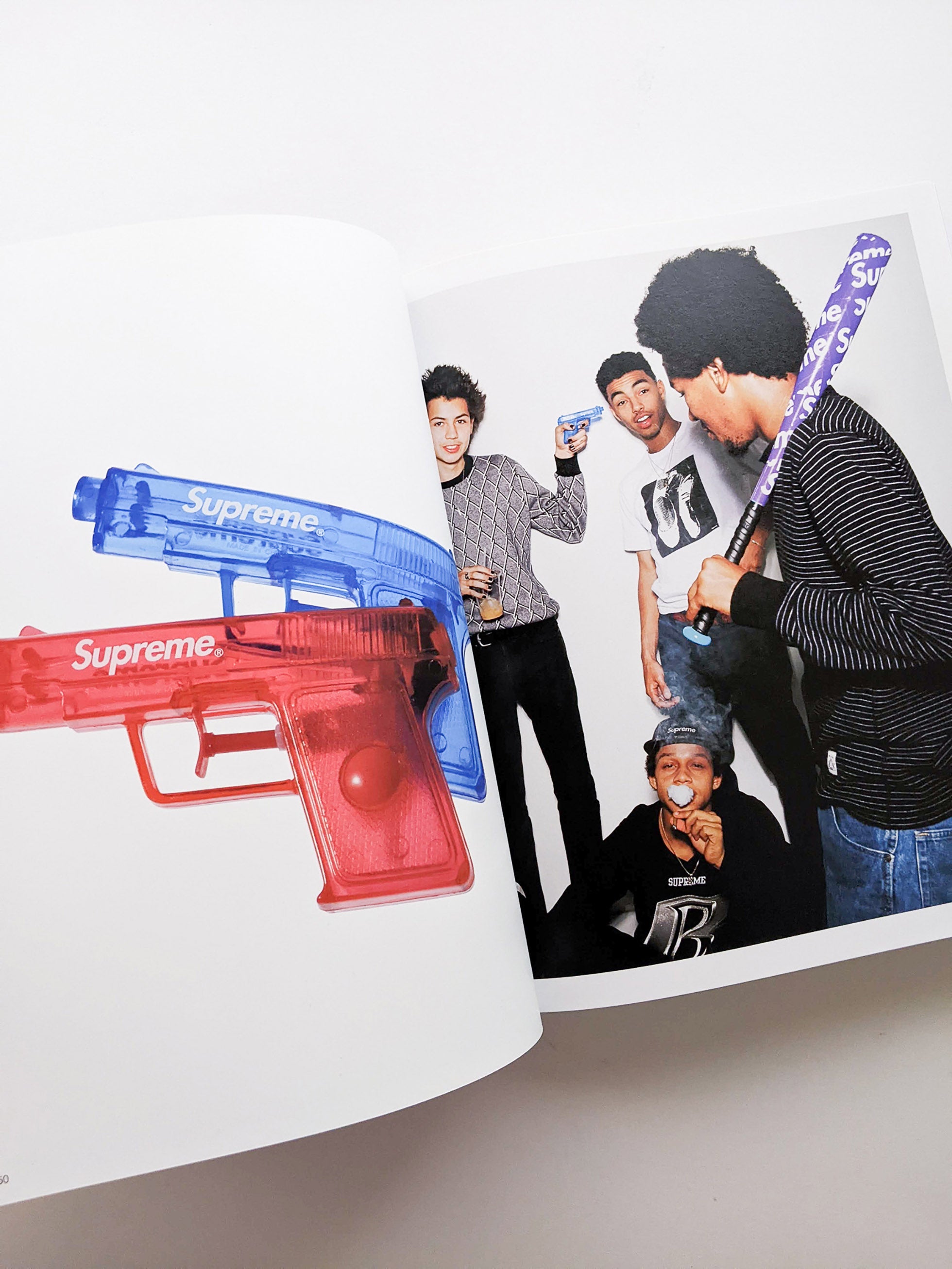 Supreme - 本屋青旗 Ao-Hata Bookstore