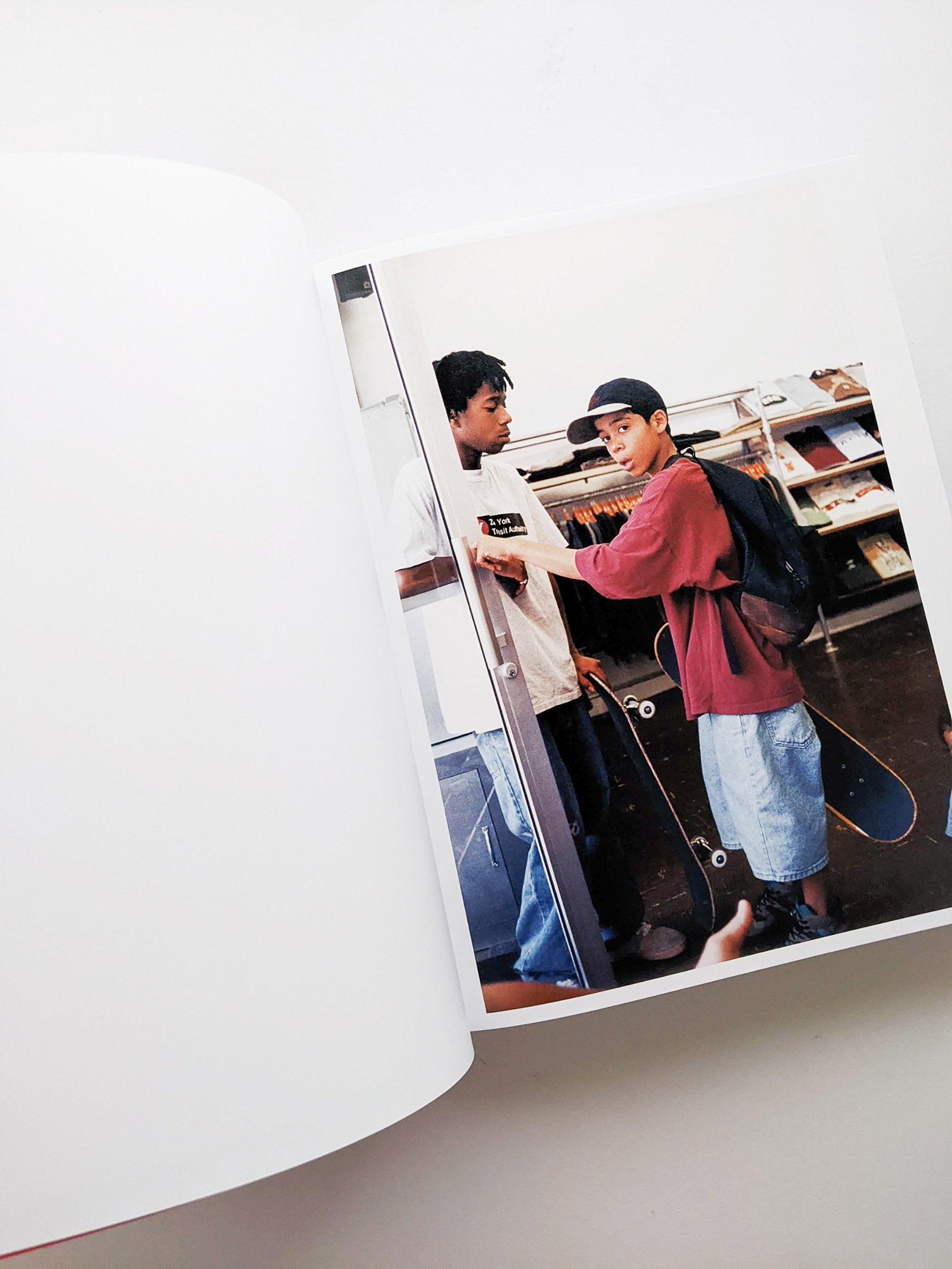 Supreme - 本屋青旗 Ao-Hata Bookstore