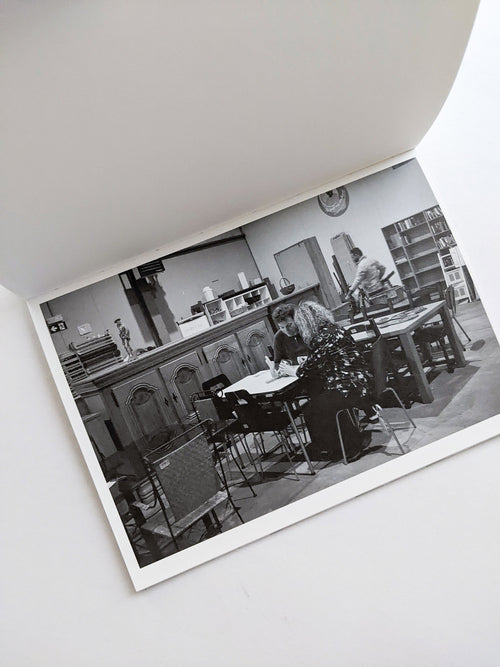 バナナジャムの瓶の蓋が開かなかったので、お母さんが別のバナナジャムに替えてくれて、お父さんに瓶の蓋を開けてもらって、みんなでクレープにバナナジャムをつけて食べました。 / 中山和也