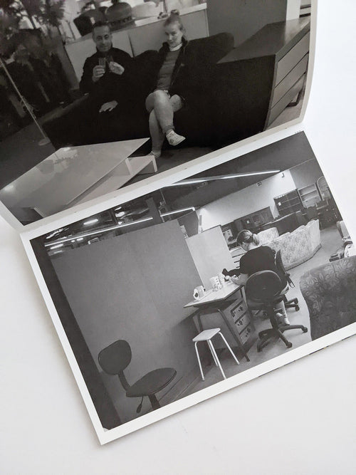 バナナジャムの瓶の蓋が開かなかったので、お母さんが別のバナナジャムに替えてくれて、お父さんに瓶の蓋を開けてもらって、みんなでクレープにバナナジャムをつけて食べました。 / 中山和也