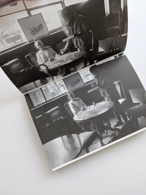 バナナジャムの瓶の蓋が開かなかったので、お母さんが別のバナナジャムに替えてくれて、お父さんに瓶の蓋を開けてもらって、みんなでクレープにバナナジャムをつけて食べました。 / 中山和也