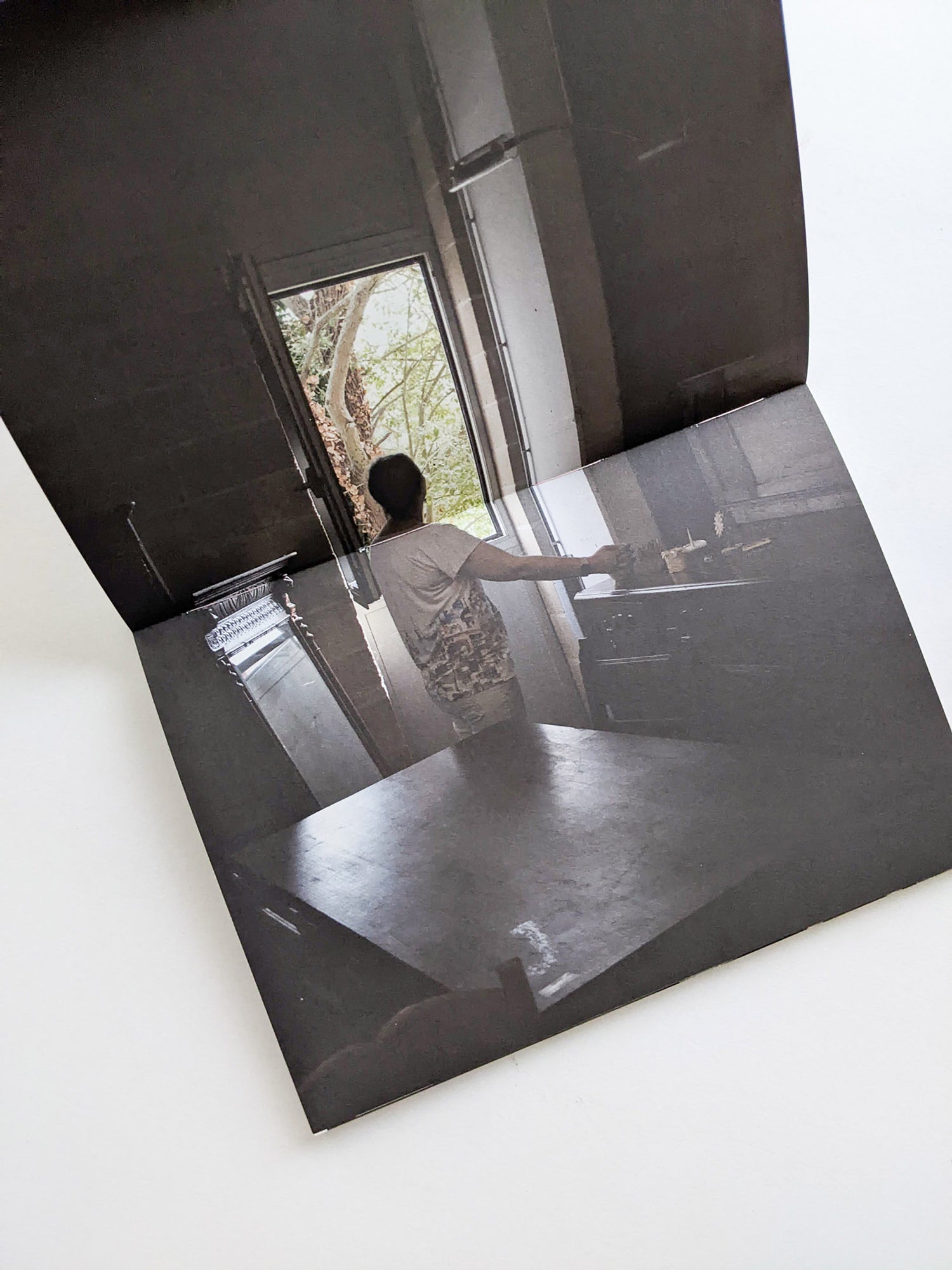 バナナジャムの瓶の蓋が開かなかったので、お母さんが別のバナナジャムに替えてくれて、お父さんに瓶の蓋を開けてもらって、みんなでクレープにバナナジャムをつけて食べました。 / 中山和也