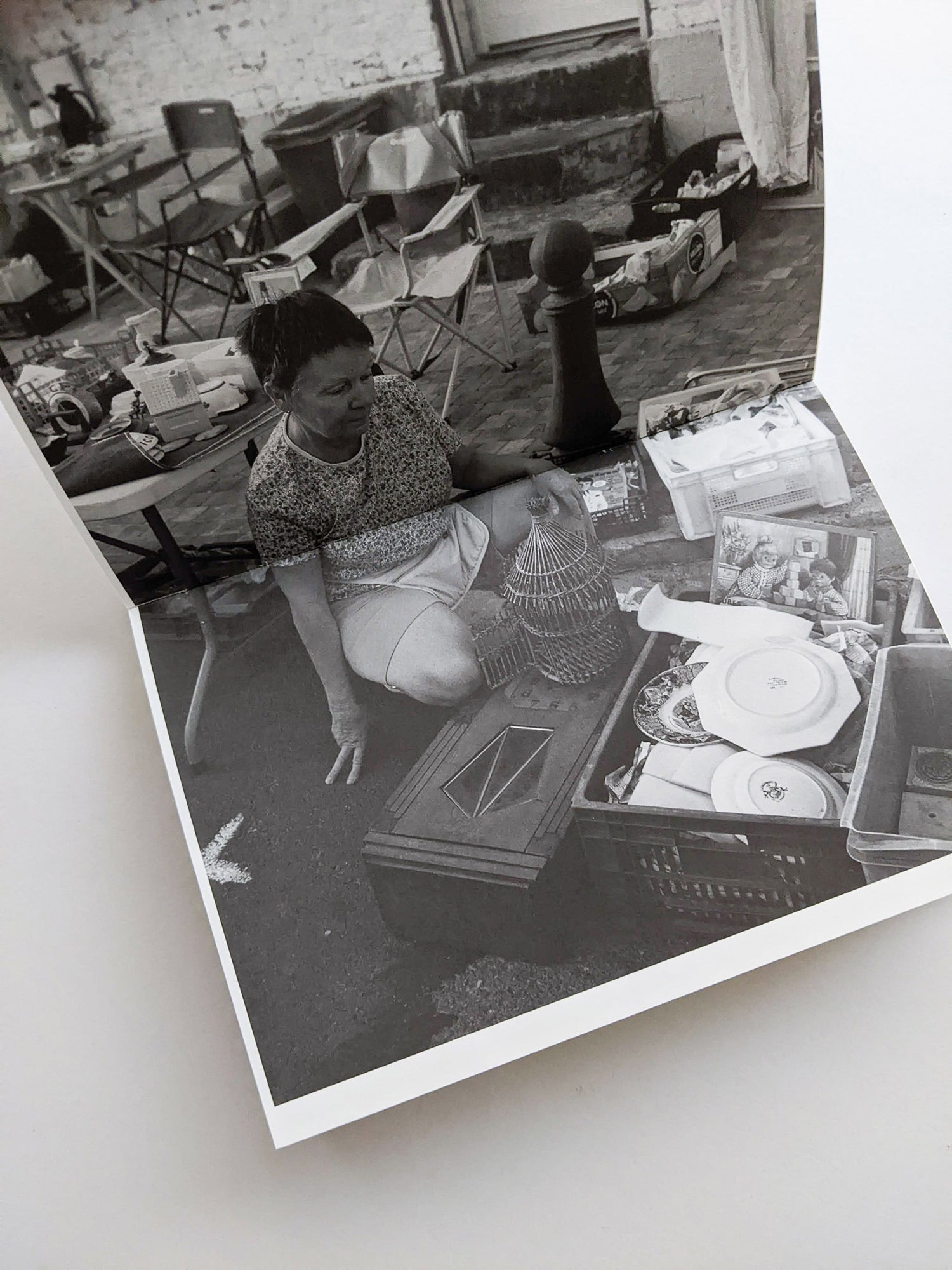 バナナジャムの瓶の蓋が開かなかったので、お母さんが別のバナナジャムに替えてくれて、お父さんに瓶の蓋を開けてもらって、みんなでクレープにバナナジャムをつけて食べました。 / 中山和也