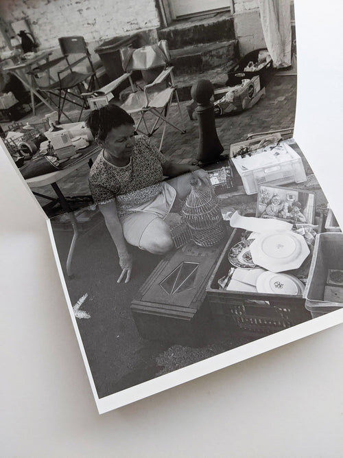 バナナジャムの瓶の蓋が開かなかったので、お母さんが別のバナナジャムに替えてくれて、お父さんに瓶の蓋を開けてもらって、みんなでクレープにバナナジャムをつけて食べました。 / 中山和也