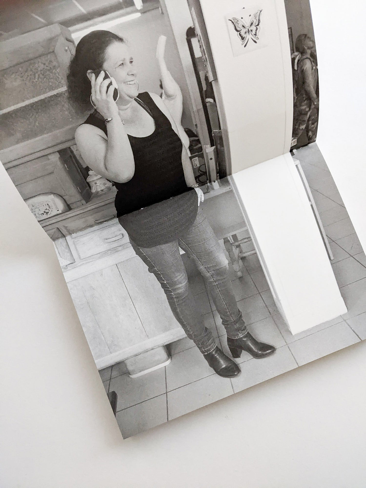 バナナジャムの瓶の蓋が開かなかったので、お母さんが別のバナナジャムに替えてくれて、お父さんに瓶の蓋を開けてもらって、みんなでクレープにバナナジャムをつけて食べました。 / 中山和也