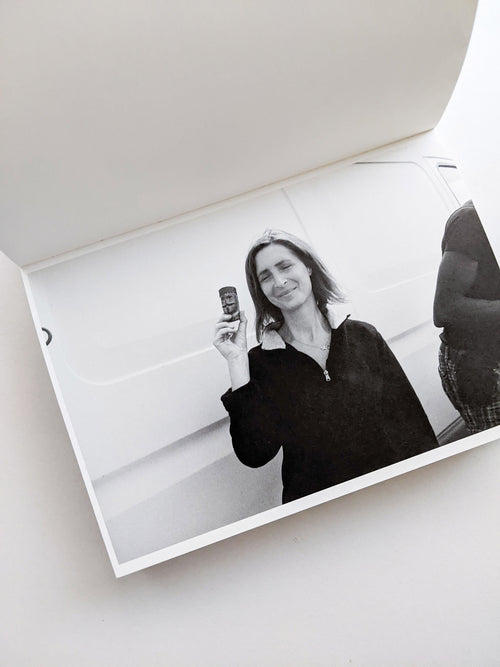 バナナジャムの瓶の蓋が開かなかったので、お母さんが別のバナナジャムに替えてくれて、お父さんに瓶の蓋を開けてもらって、みんなでクレープにバナナジャムをつけて食べました。 / 中山和也