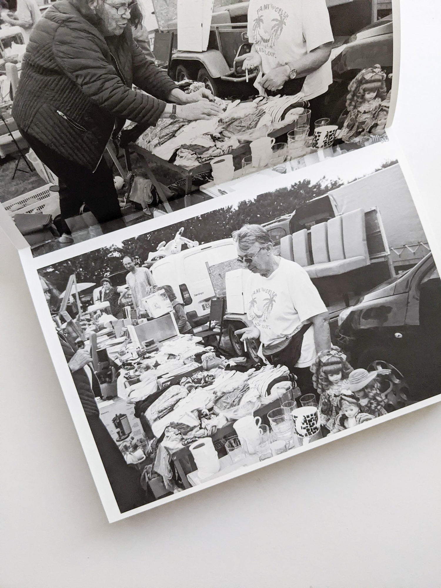 バナナジャムの瓶の蓋が開かなかったので、お母さんが別のバナナジャムに替えてくれて、お父さんに瓶の蓋を開けてもらって、みんなでクレープにバナナジャムをつけて食べました。 / 中山和也