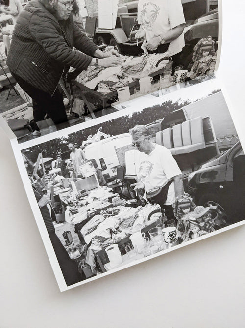 バナナジャムの瓶の蓋が開かなかったので、お母さんが別のバナナジャムに替えてくれて、お父さんに瓶の蓋を開けてもらって、みんなでクレープにバナナジャムをつけて食べました。 / 中山和也