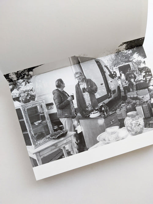 バナナジャムの瓶の蓋が開かなかったので、お母さんが別のバナナジャムに替えてくれて、お父さんに瓶の蓋を開けてもらって、みんなでクレープにバナナジャムをつけて食べました。 / 中山和也