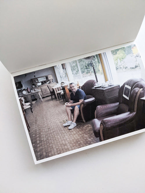 バナナジャムの瓶の蓋が開かなかったので、お母さんが別のバナナジャムに替えてくれて、お父さんに瓶の蓋を開けてもらって、みんなでクレープにバナナジャムをつけて食べました。 / 中山和也