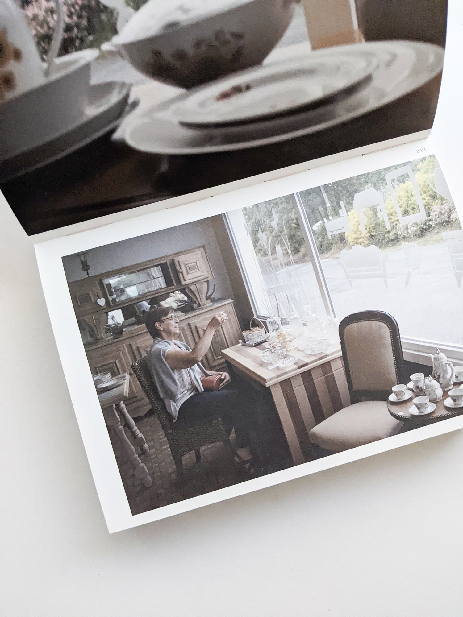 バナナジャムの瓶の蓋が開かなかったので、お母さんが別のバナナジャムに替えてくれて、お父さんに瓶の蓋を開けてもらって、みんなでクレープにバナナジャムをつけて食べました。 / 中山和也