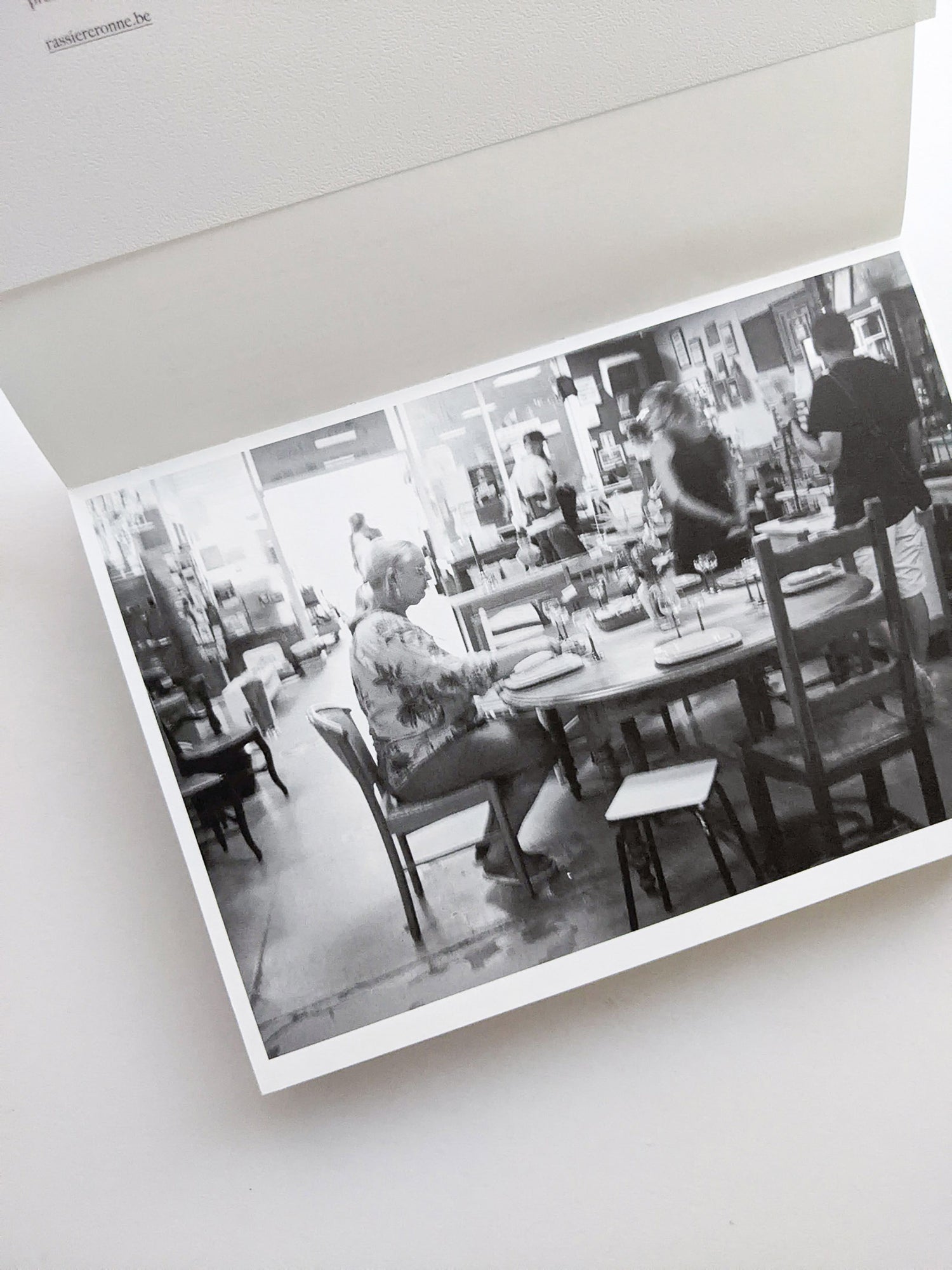 バナナジャムの瓶の蓋が開かなかったので、お母さんが別のバナナジャムに替えてくれて、お父さんに瓶の蓋を開けてもらって、みんなでクレープにバナナジャムをつけて食べました。 / 中山和也