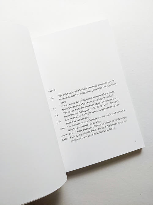 THE BOOK CHOOSES 01