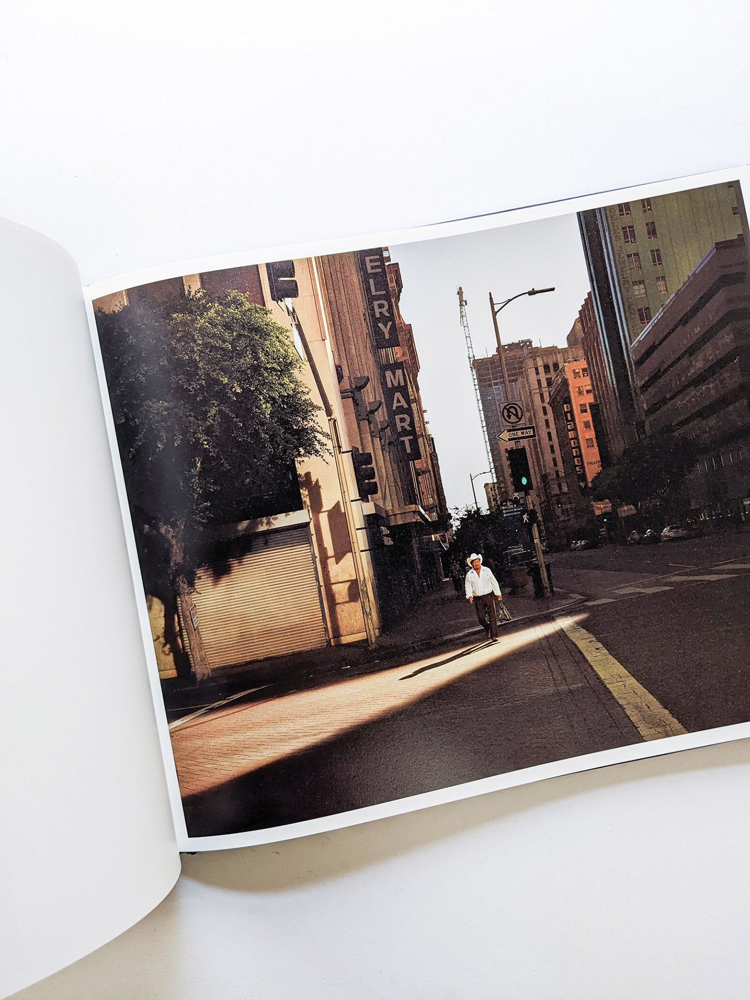 CROSS ROAD BLUES / Oli Kellett