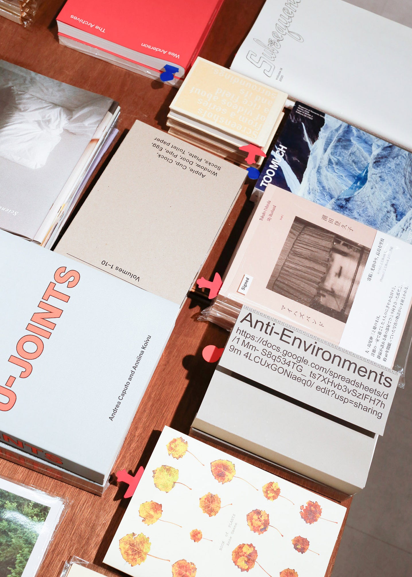 本 屋 青 旗 Ao-Hata Bookstore